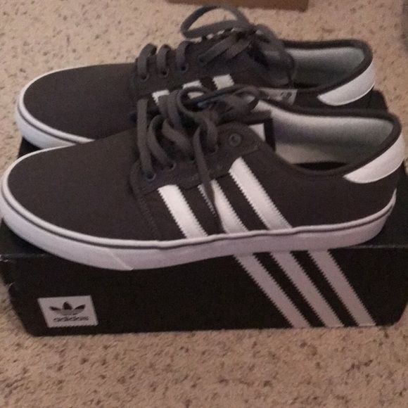 Adidas mens seeley shoes - Picture 2 of 7